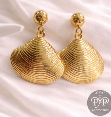 Aretes Concha Dorada Elegante