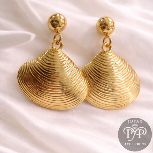 Aretes Concha Dorada Elegante