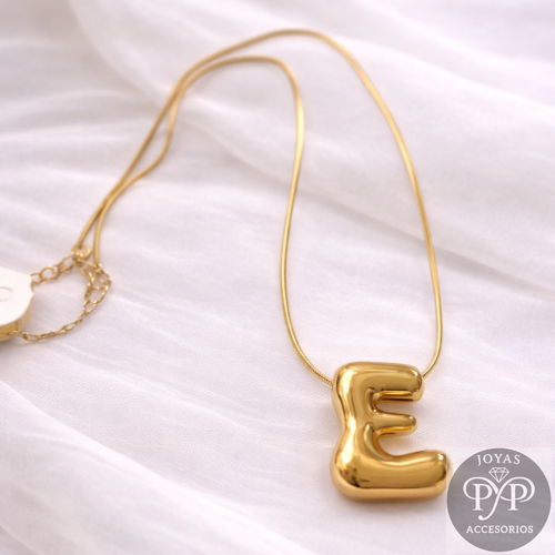 Collar Letra E Dorada